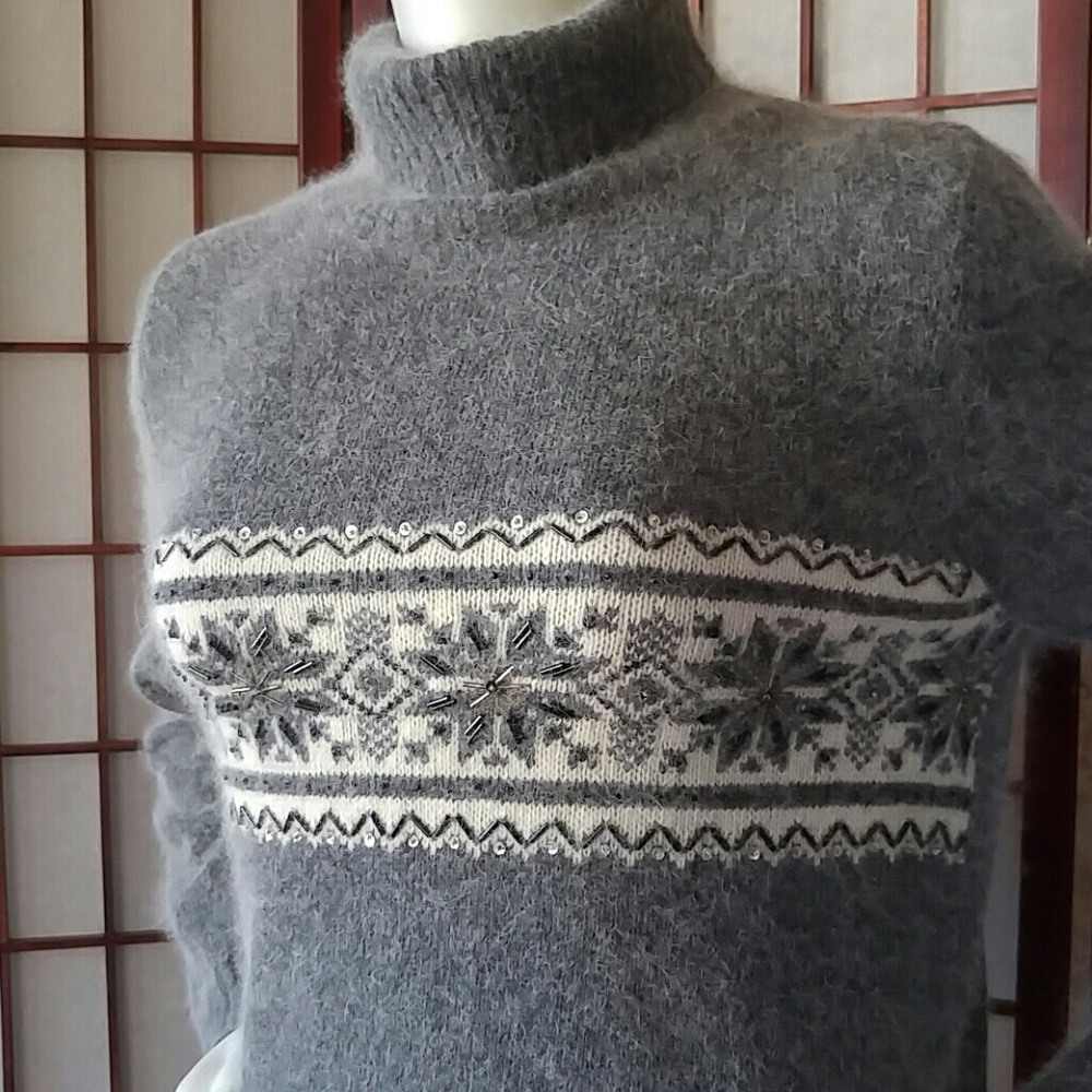 Sweater - Picture 2 of 6
